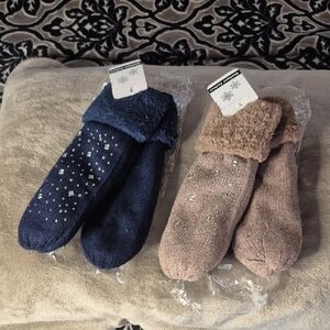 Cozy Knit Mittens with Rhinestone Accents (A6)